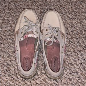 good condition sperrys!